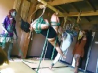 Δυο dreadlocks κορίτσια πάρει suspended ενώ δέσιμο shibari sesion - ιδιωτικό bdsm