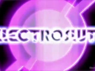 性的に 興奮 electrosluts